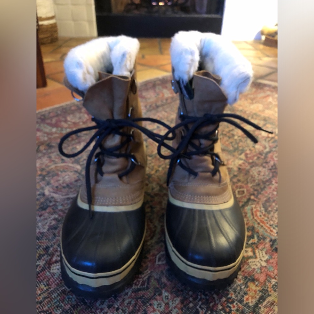 Near new men’s Sorel Caribou Winter Boots.